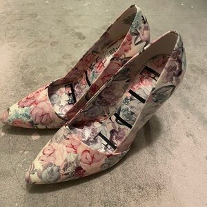 Ellie size 6.5 heels floral print